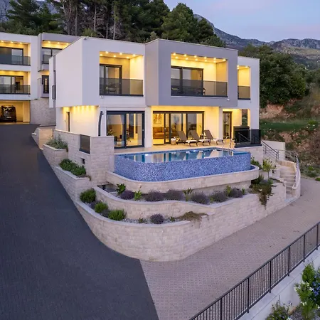 Lux 55 Villa