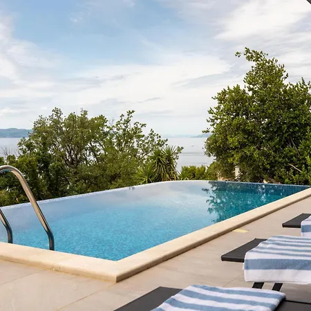 Villa Lux 55 *