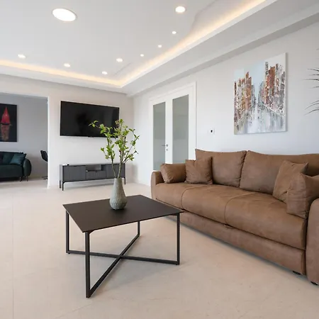 Lux 55 Villa